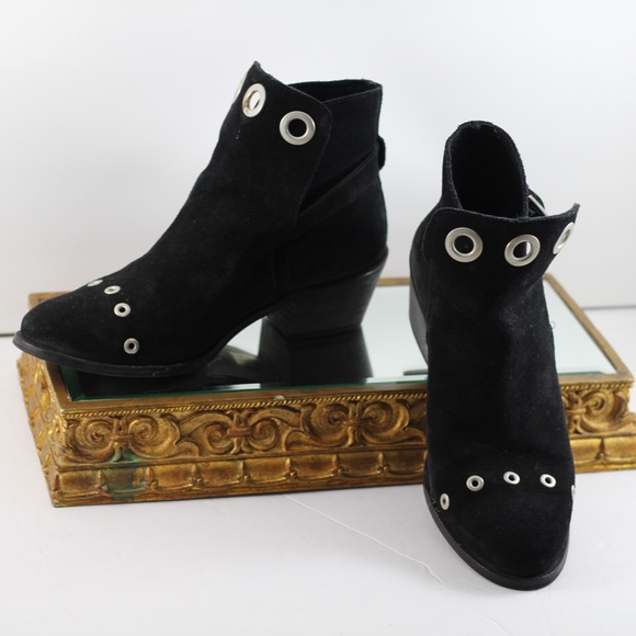 l'intervalle, Beautiful, Black, Suede Booties w/silver grommets - Made in Spain - Picture 2 of 16